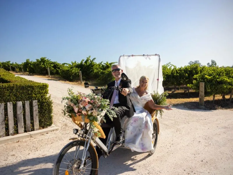 Wedding couple on eTukTuk