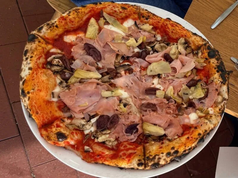Pizza from Pizzateca